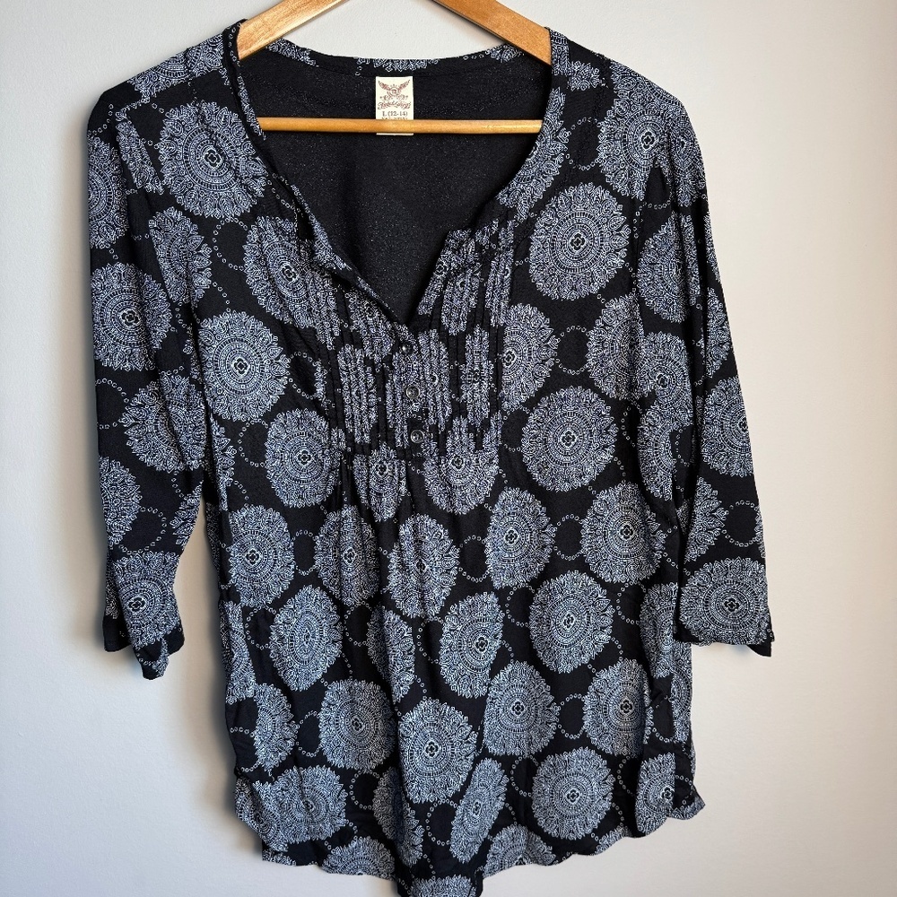 Faded Glory Women's Rayon 3/4 Sleeve 1/4 Button V-Neck Geometric Print Blouse L
